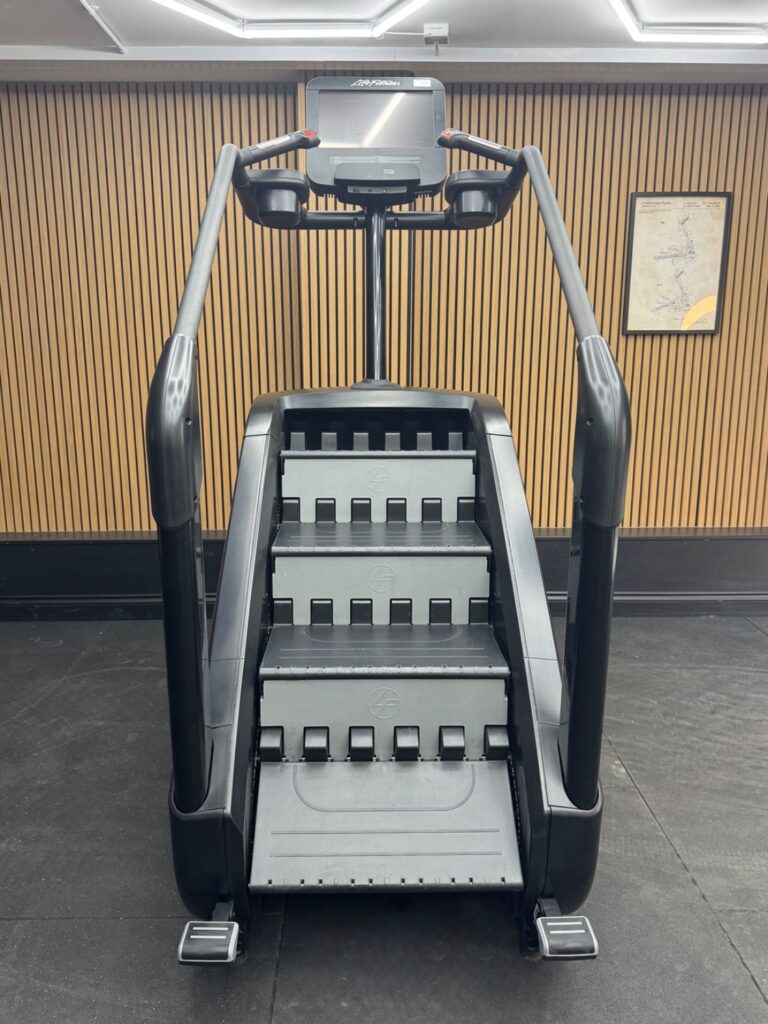Life Fitness Integrity + Powermill Discover SE3 HD Satin Black