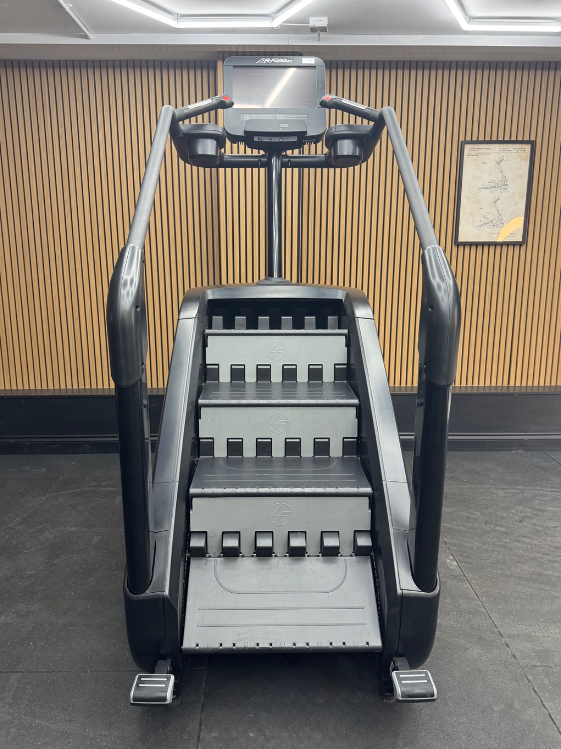 Life Fitness Integrity + Powermill Discover SE3 HD Satin Black