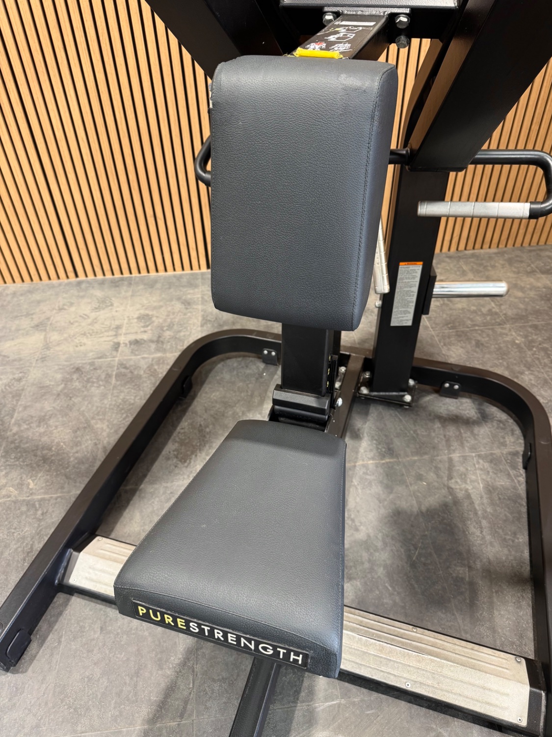 Technogym PURE STRENGTH Low Row (MG2500) Black/Black - Image 3