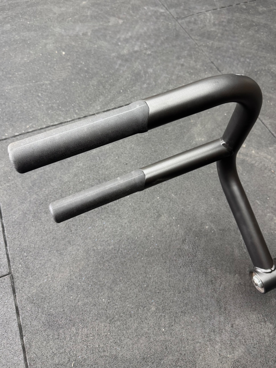 Technogym Selection 900 Vertical Traction Unity Mini (MNGP) Meteor Black - Image 3