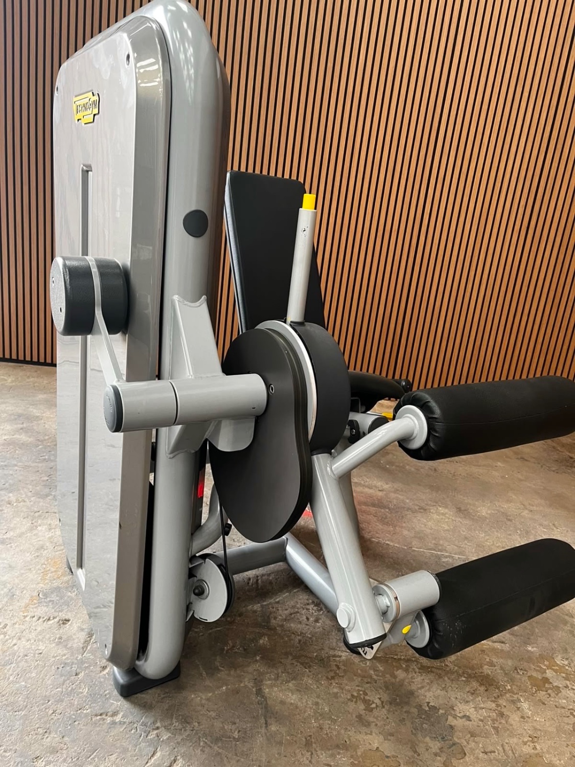 Technogym Element+ IFI Leg Curl (CB35) Silver Grey - Image 2