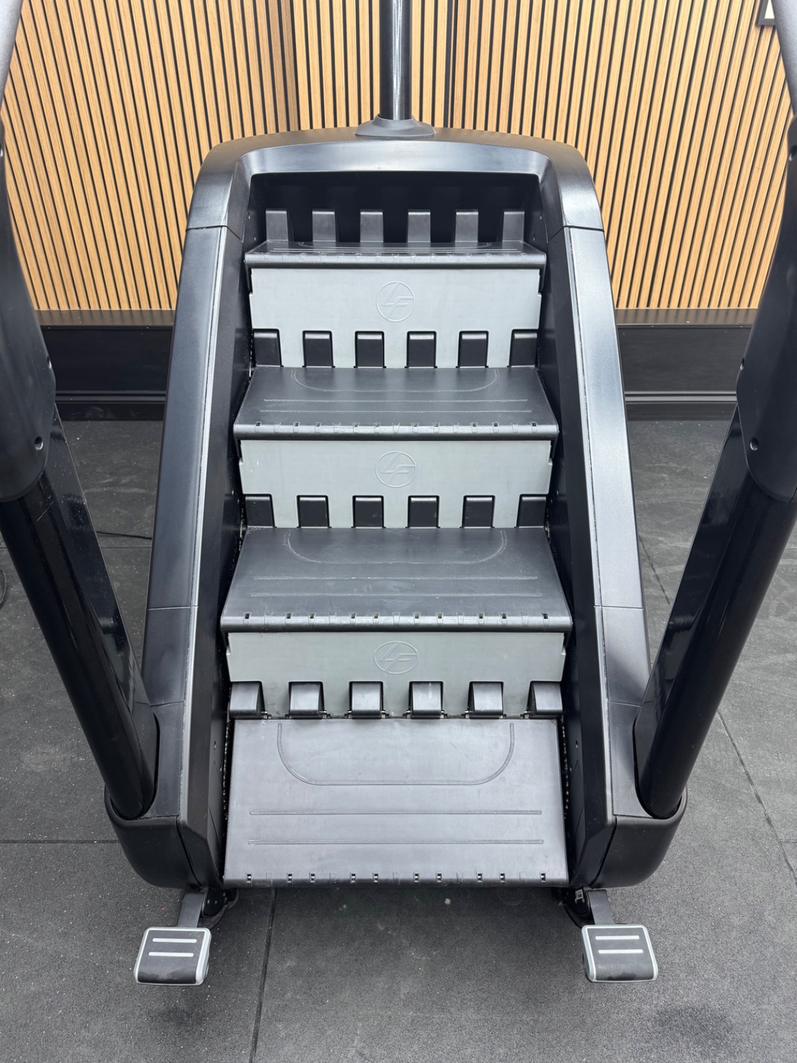 Life Fitness Integrity + Powermill Discover SE3 HD Satin Black - Image 3