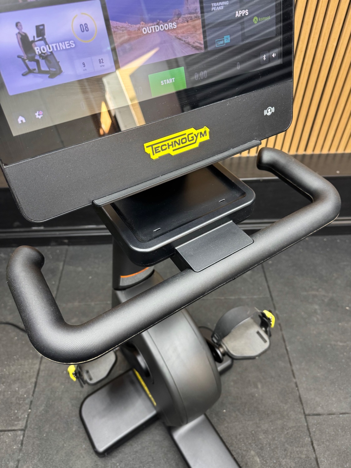 Technogym Excite RECLINE LIVE 7000 16" (DFDU3Q4) Diamond Black - Image 7