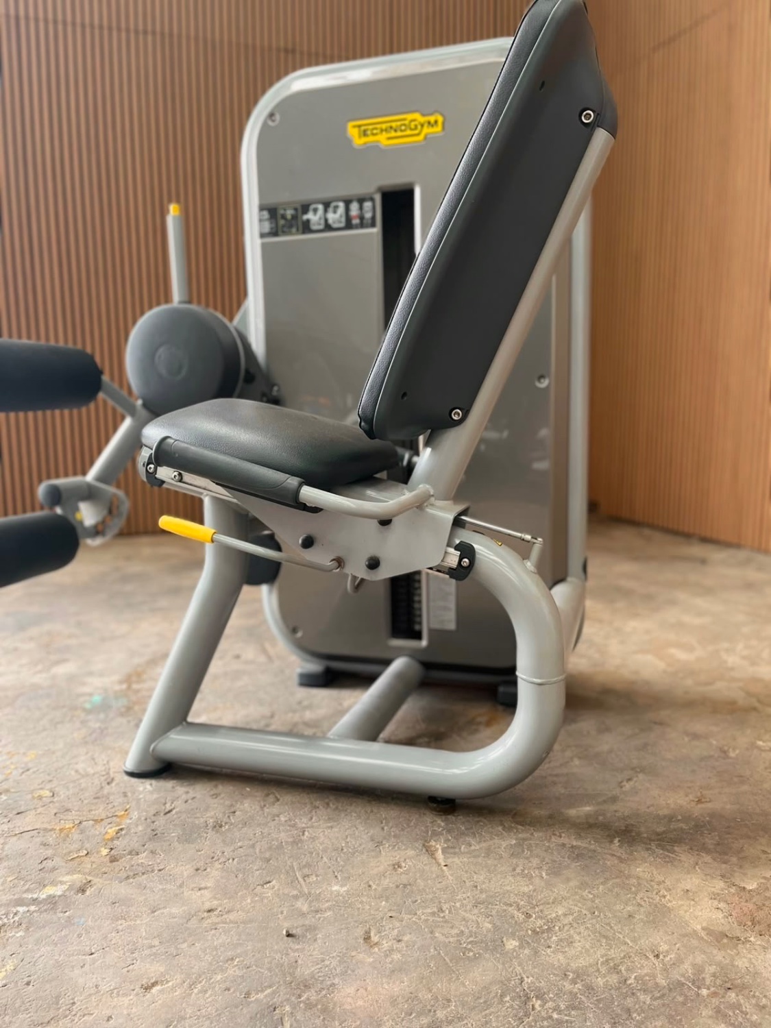 Technogym Element+ IFI Leg Curl (CB35) Silver Grey - Image 6