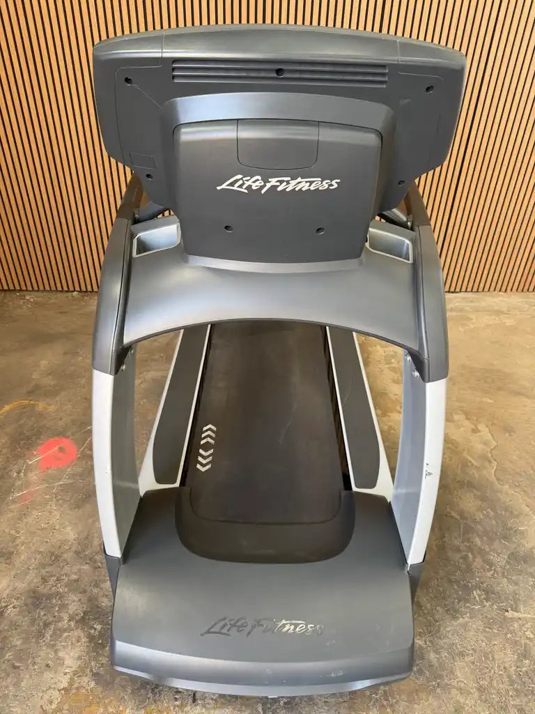Life Fitness 95T Discover SE Treadmill - Image 4