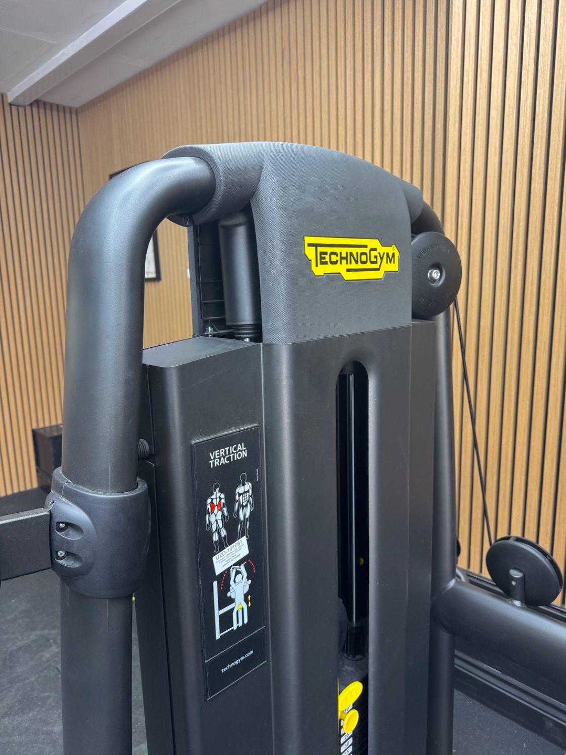 Technogym Selection 900 Vertical Traction Unity Mini (MNGP) Meteor Black - Image 5