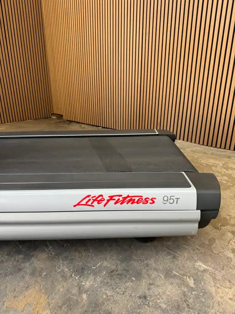 Life Fitness 95T Discover SE Treadmill - Image 7