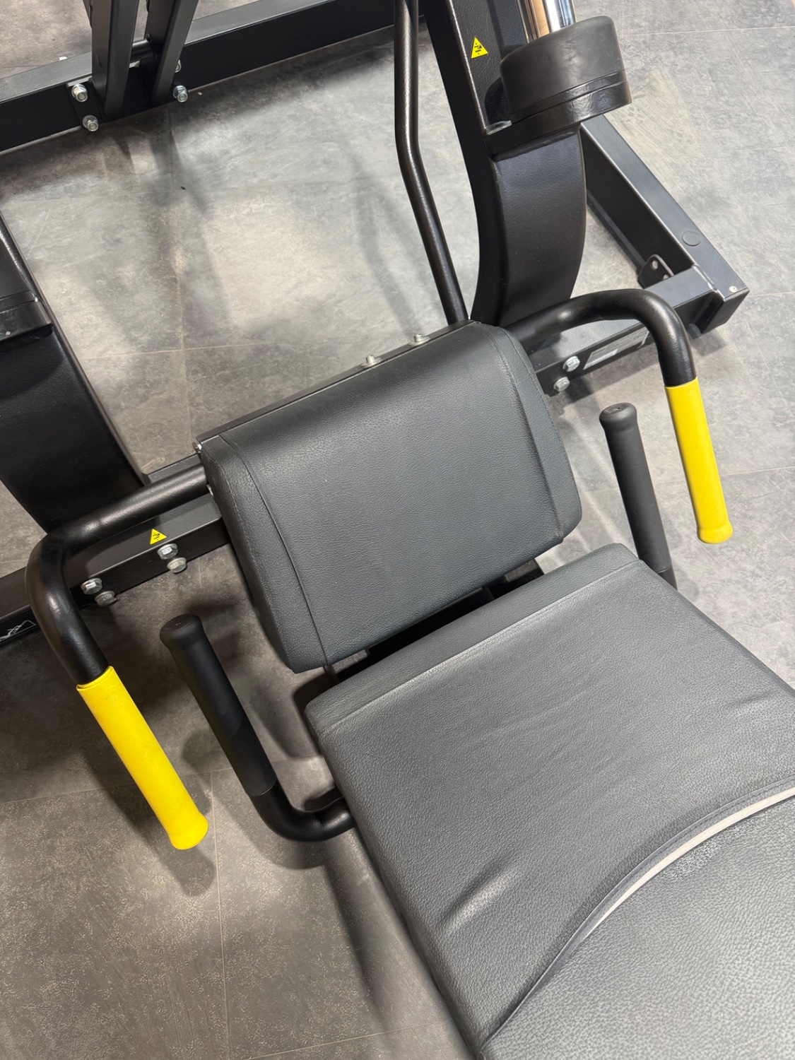 Technogym PURE STRENGTH Linear Leg Press (MG7500) Black/Yellow - Image 5