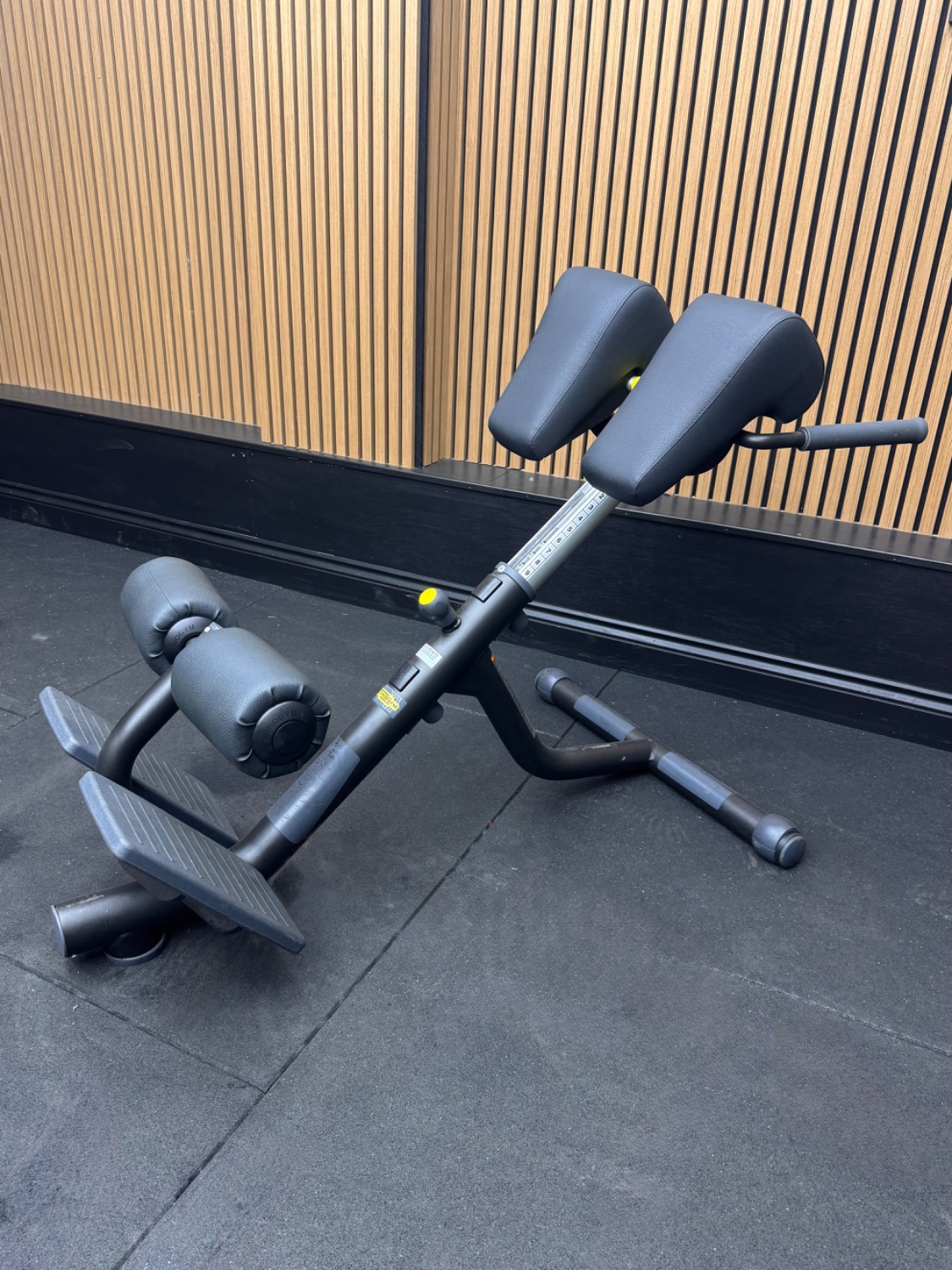 Technogym Element Lower Back Bench (PA05) Anthracite Black - Image 2