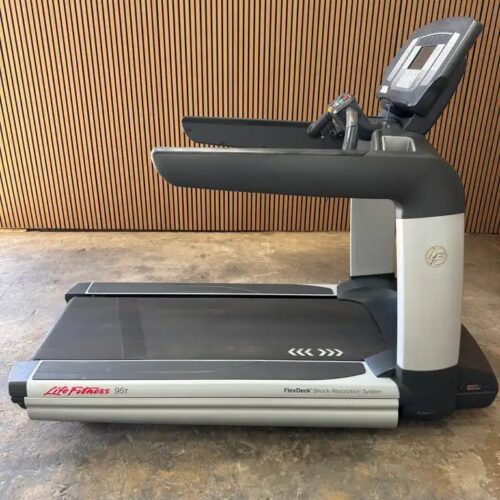 Life Fitness 95T Discover SE Treadmill