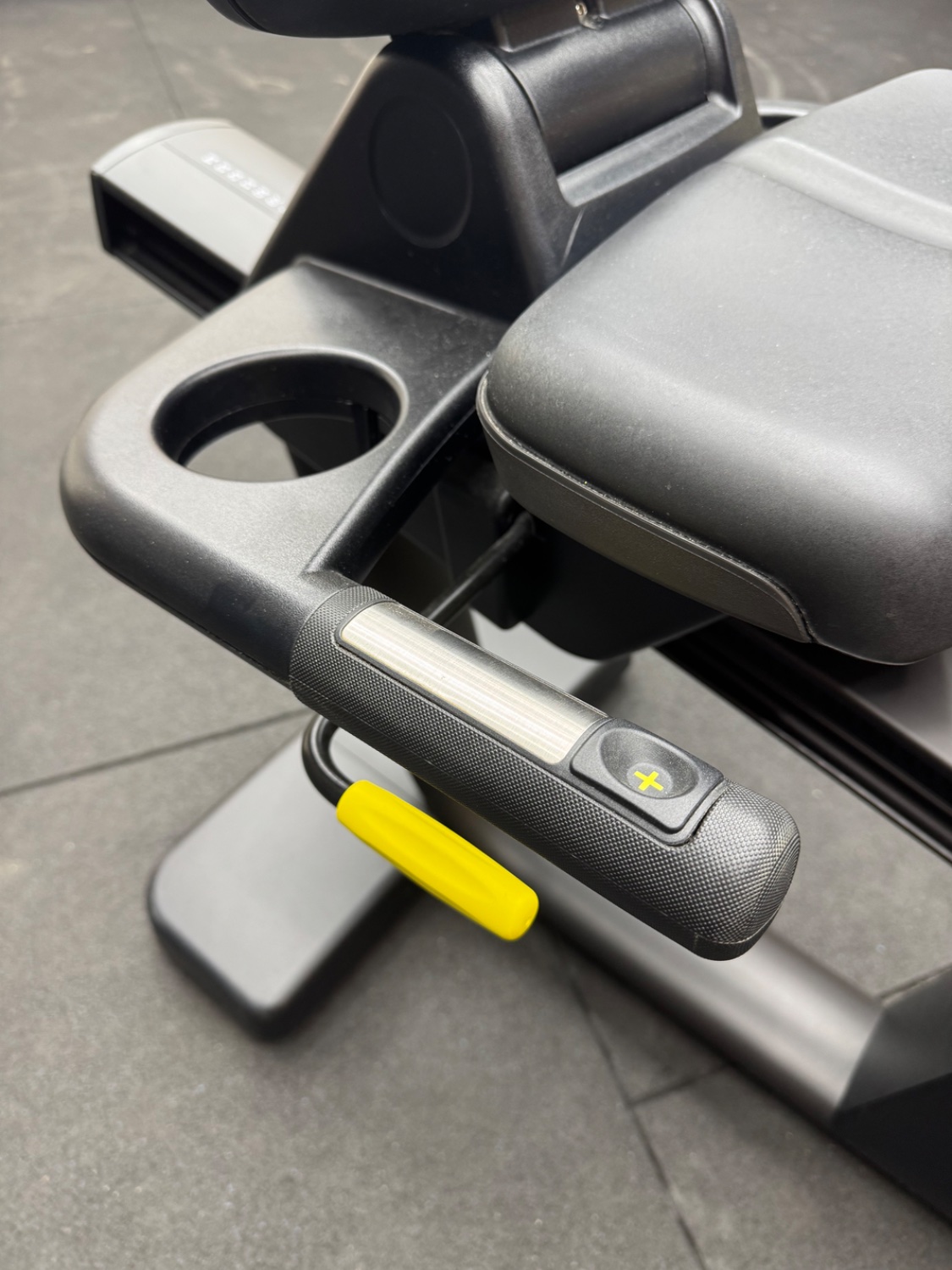 Technogym Excite RECLINE LIVE 7000 16" (DFDU3Q4) Diamond Black - Image 5