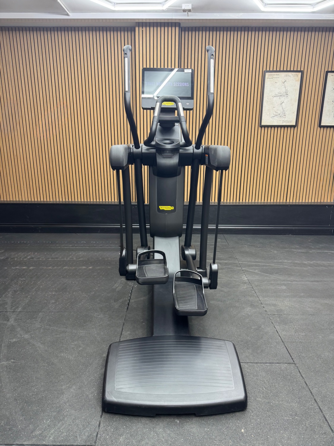 Technogym Excite VARIO LIVE 7000 16" (DFFU3Q4) Diamond Black
