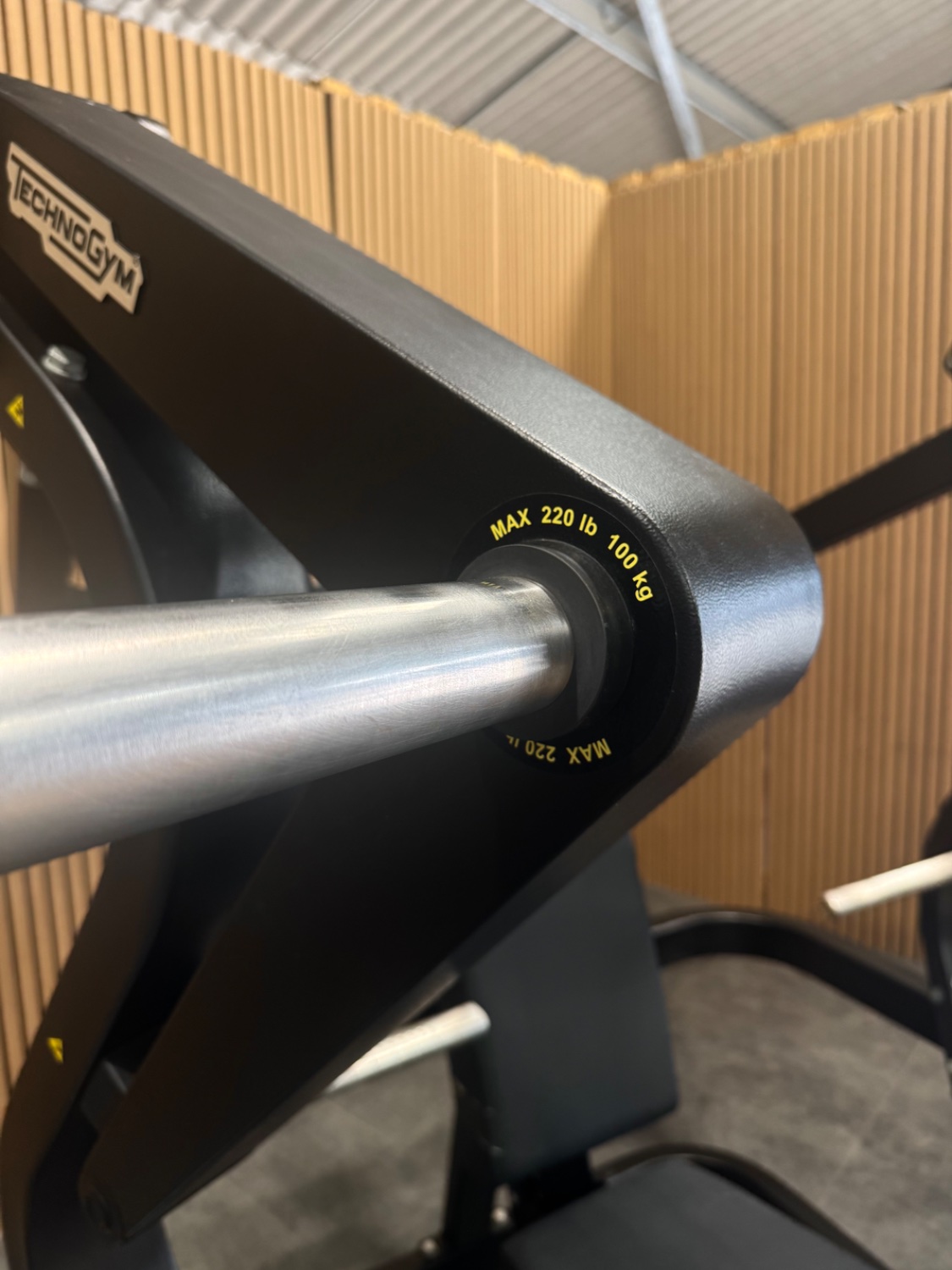 Technogym PURE STRENGTH Chest Press (MG0500) Black/Black - Image 5