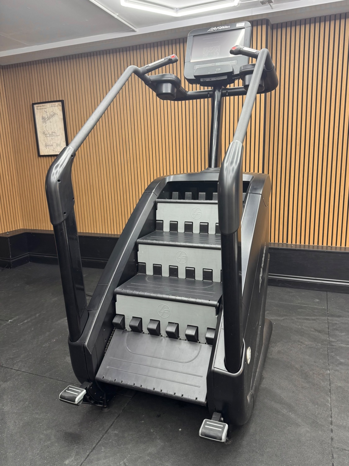 Life Fitness Integrity + Powermill Discover SE3 HD Satin Black - Image 2