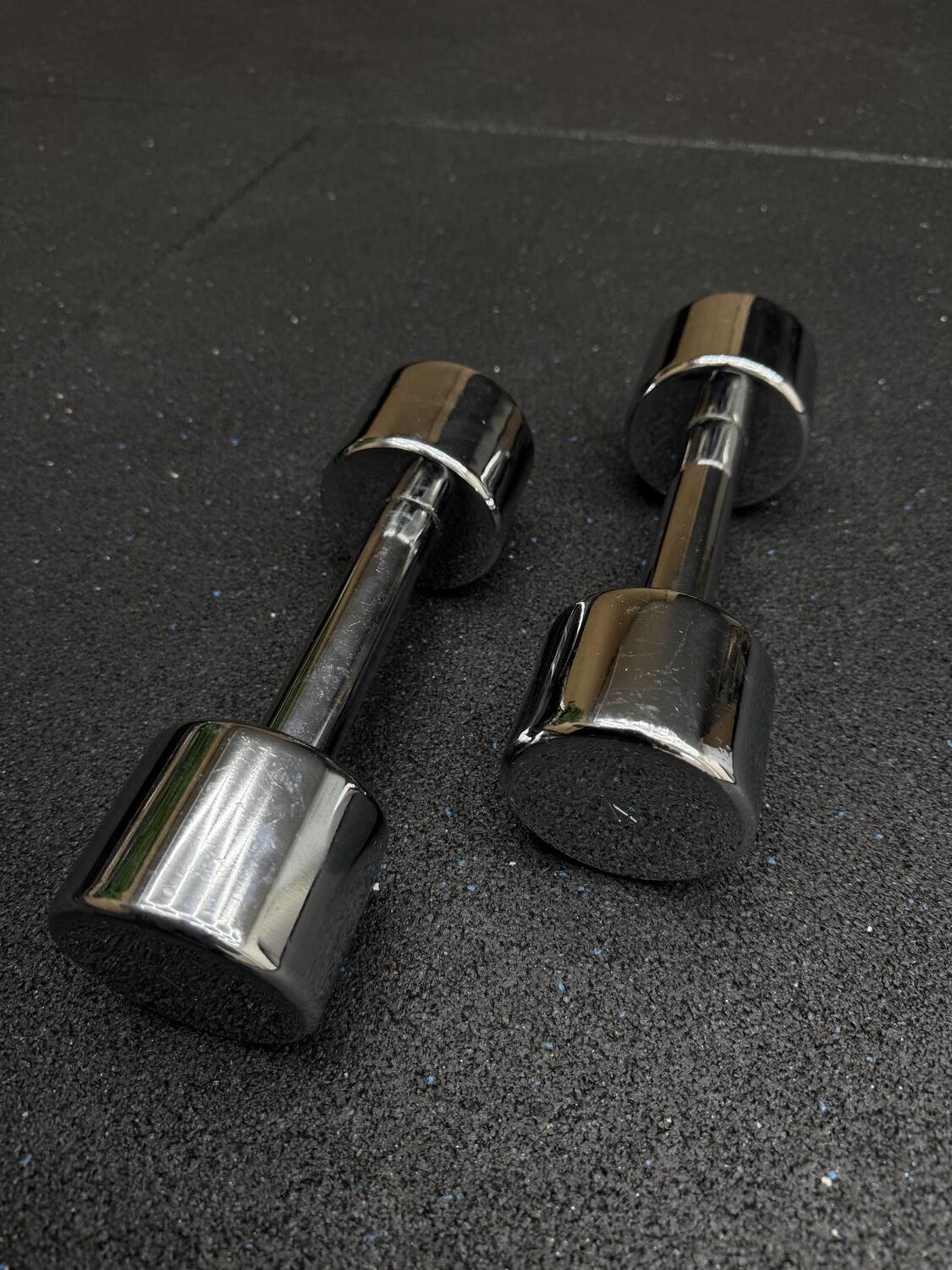 Technogym Chrome Dumbbell 4KG Pair - Image 3