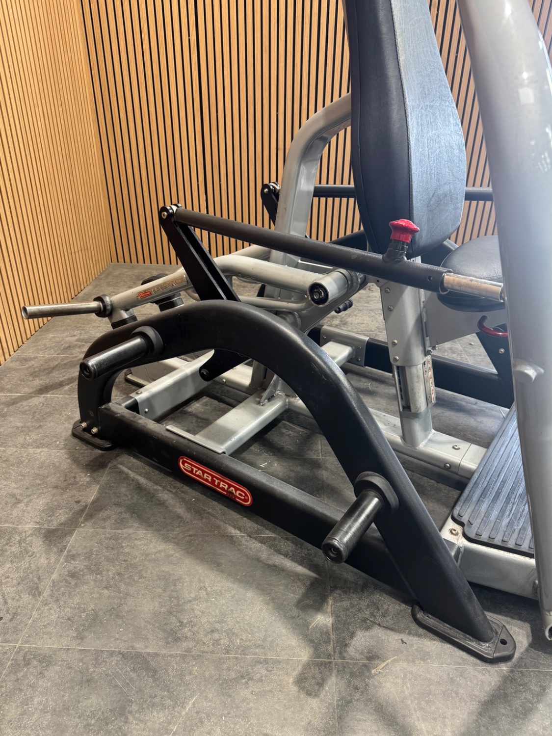 Star Trac Leverage Chest Press - Image 8