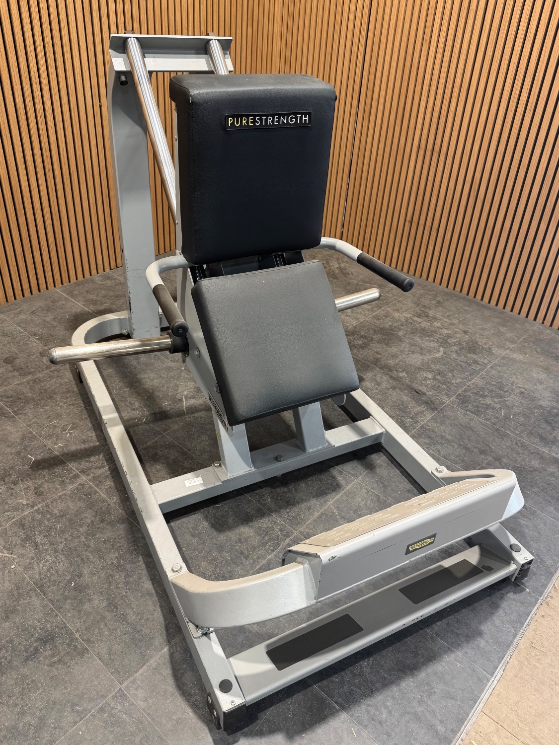 Technogym PURE STRENGTH Calf Machine (MG4500) Silver/Silver - Image 3