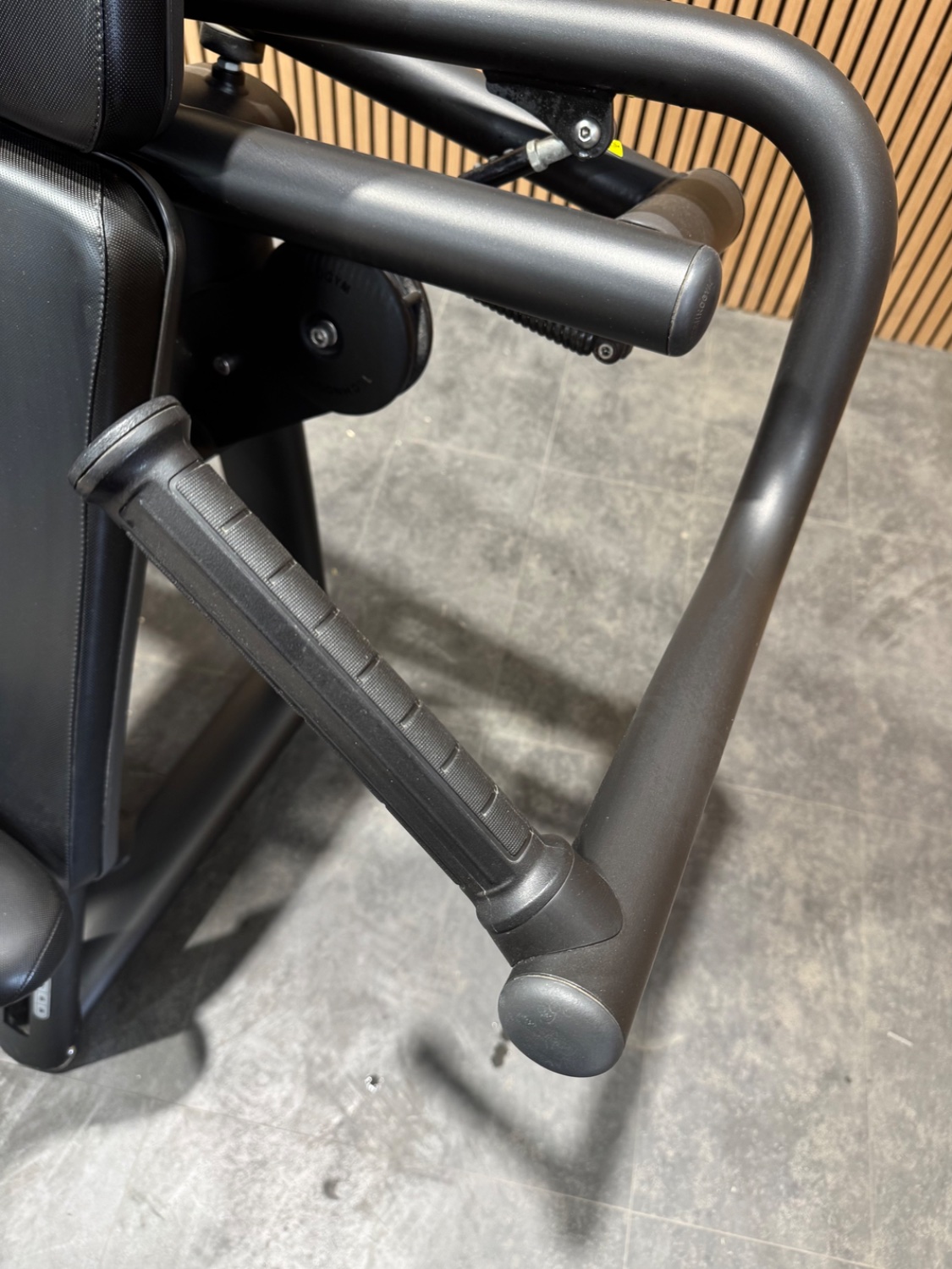 Technogym Selection 700 Shoulder Press (MNEC) Meteor Black - Image 5