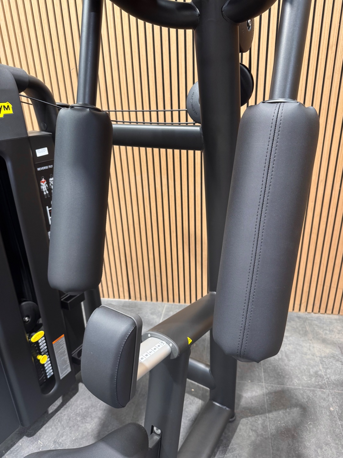 Technogym Selection 900 Reverse Fly (MNXP) Meteor Black - Image 3