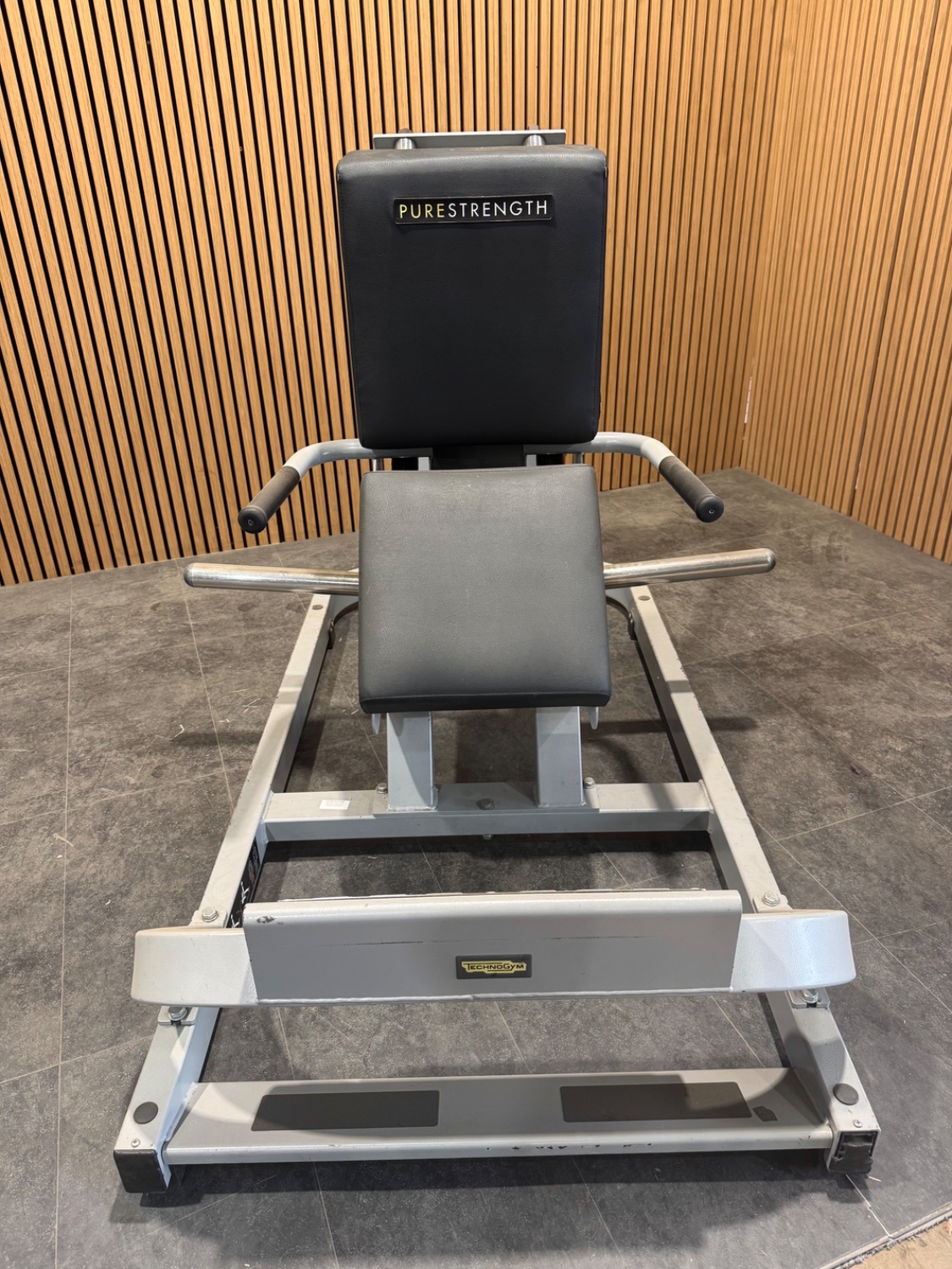 Technogym PURE STRENGTH Calf Machine (MG4500) Silver/Silver - Image 2