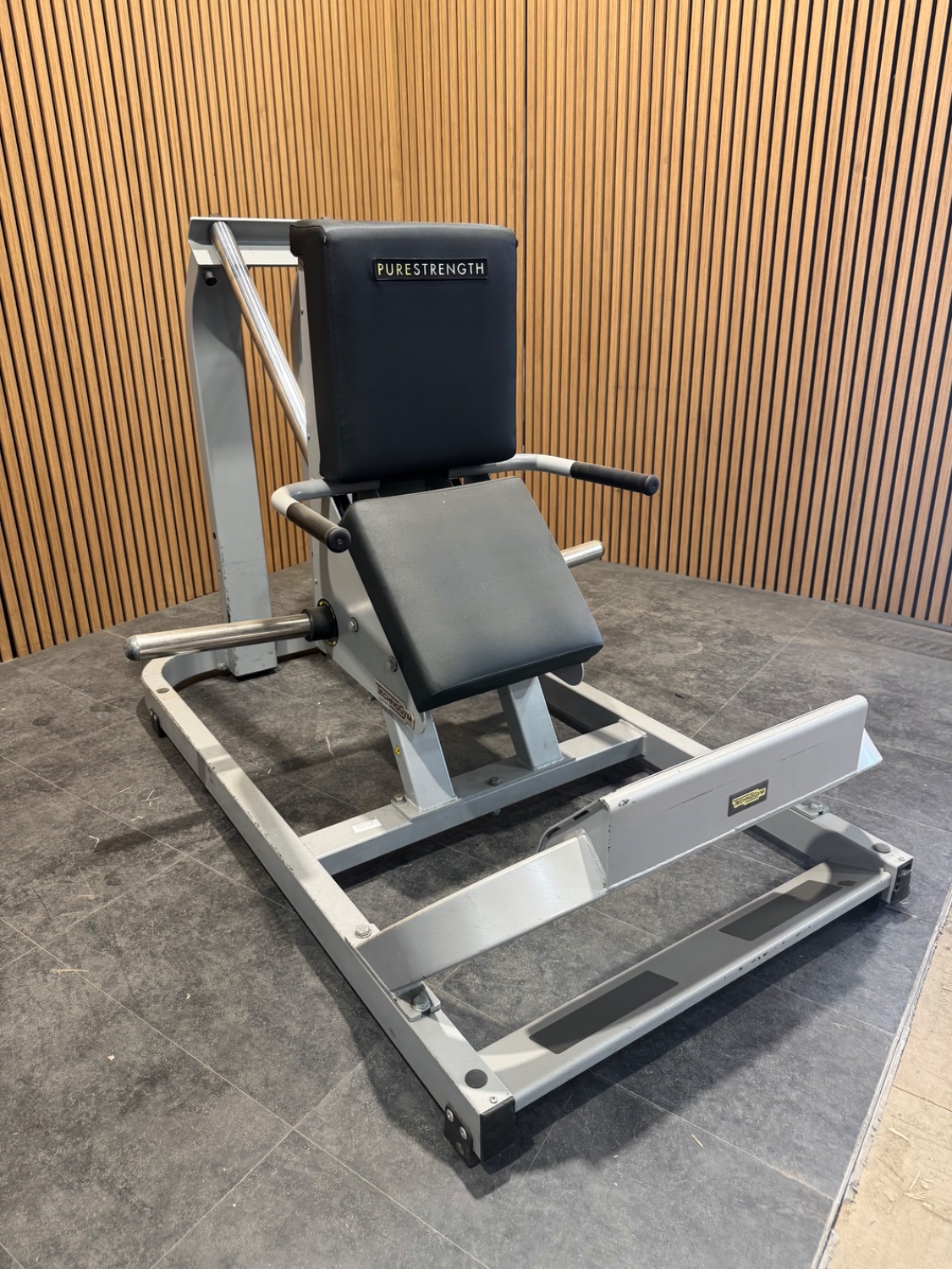 Technogym PURE STRENGTH Calf Machine (MG4500) Silver/Silver