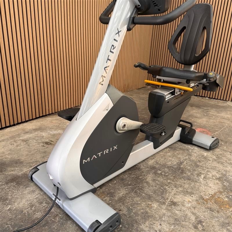 Matrix Performance R7xi Recumbent Bike - Image 8