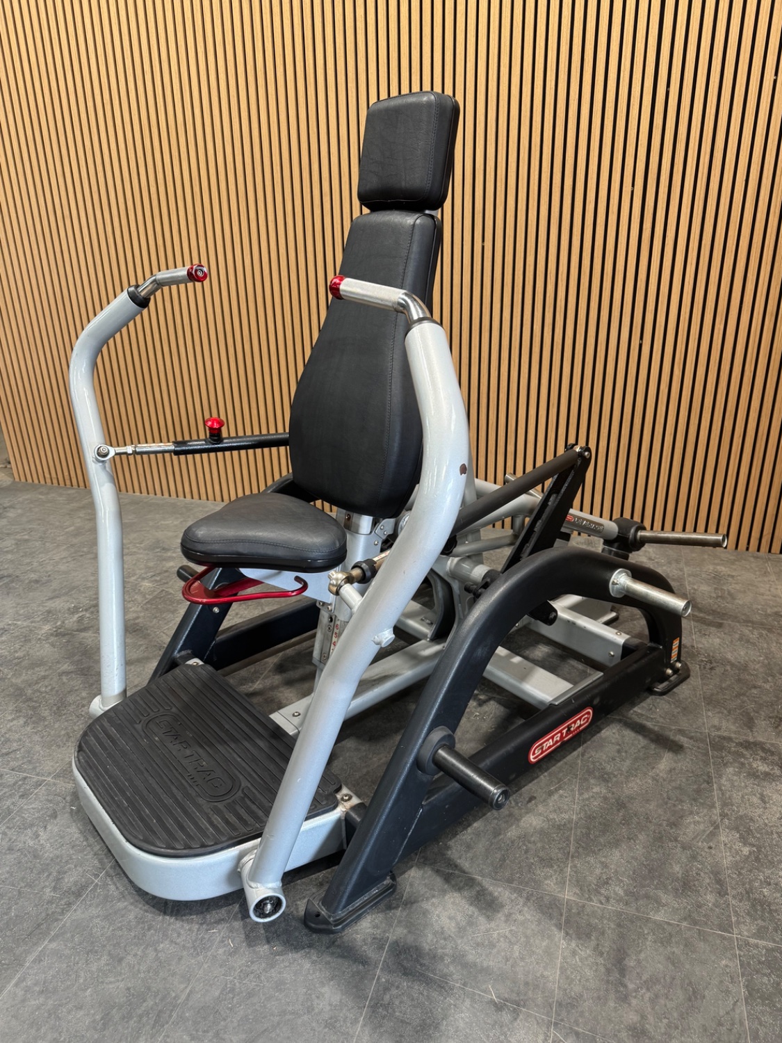 Star Trac Leverage Chest Press - Image 3