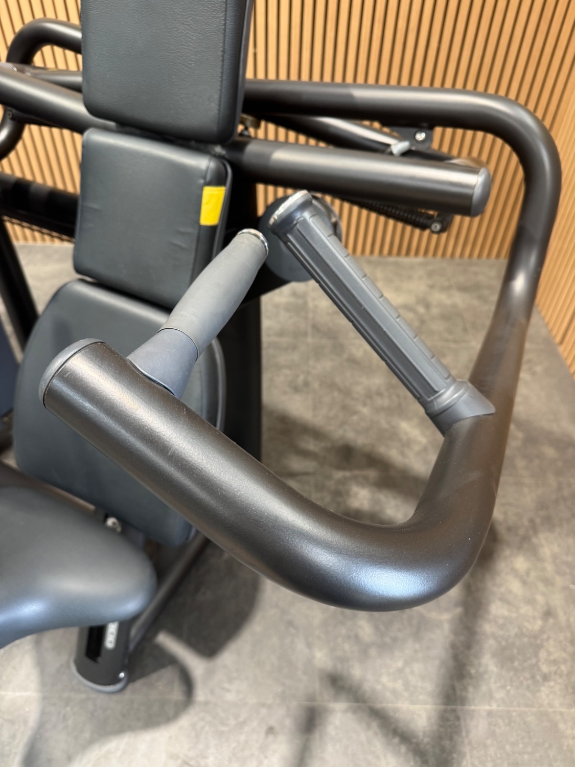 Technogym Selection Pro Shoulder Press Unity Mini (ML69U) Anthracite Black - Image 4