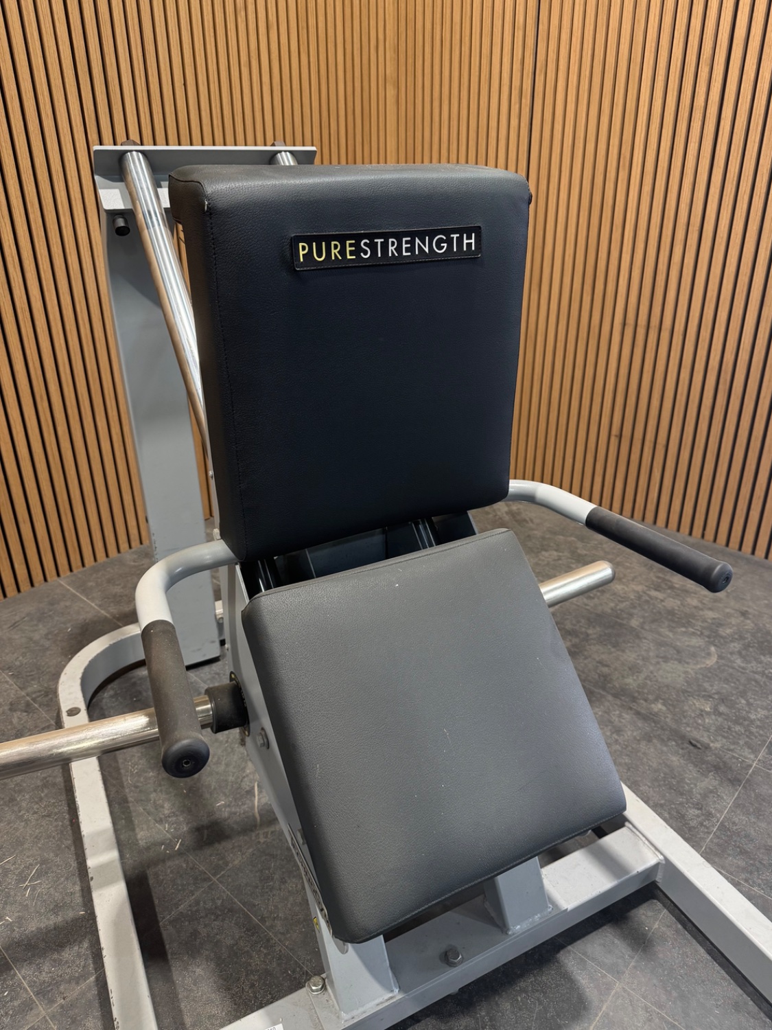 Technogym PURE STRENGTH Calf Machine (MG4500) Silver/Silver - Image 4