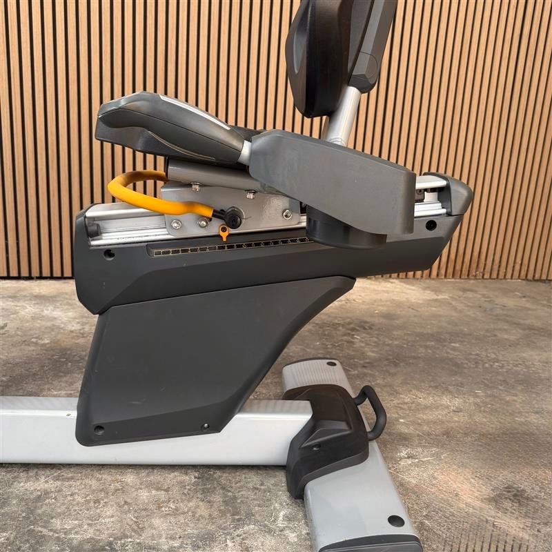 Matrix Performance R7xi Recumbent Bike - Image 6