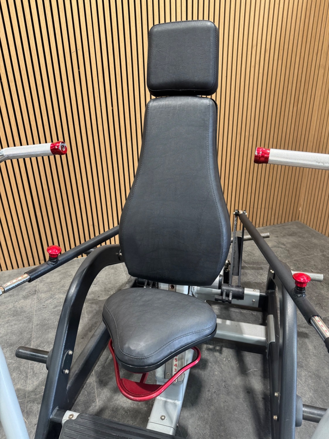 Star Trac Leverage Chest Press - Image 2