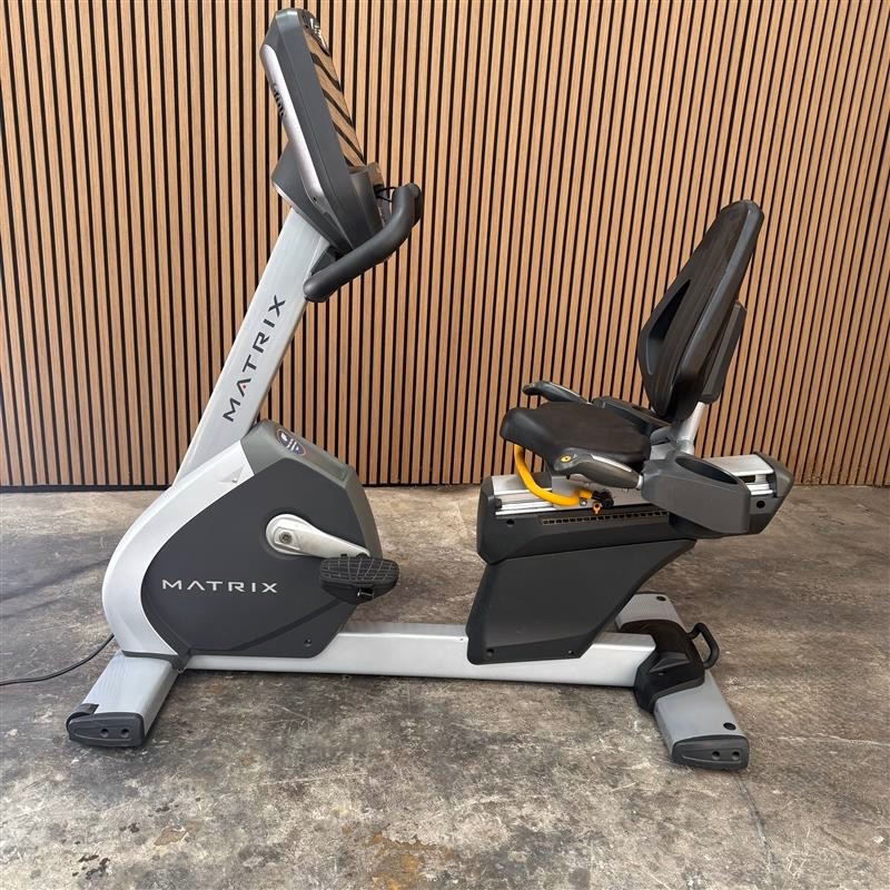 Matrix Performance R7xi Recumbent Bike - Image 4