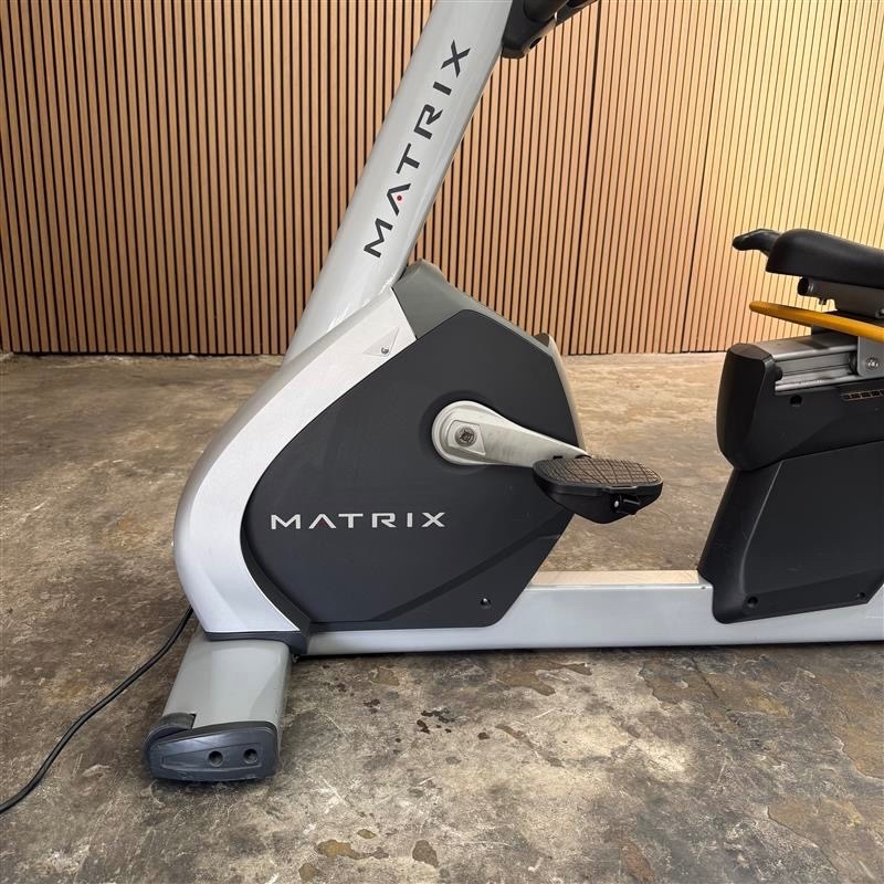 Matrix Performance R7xi Recumbent Bike - Image 2