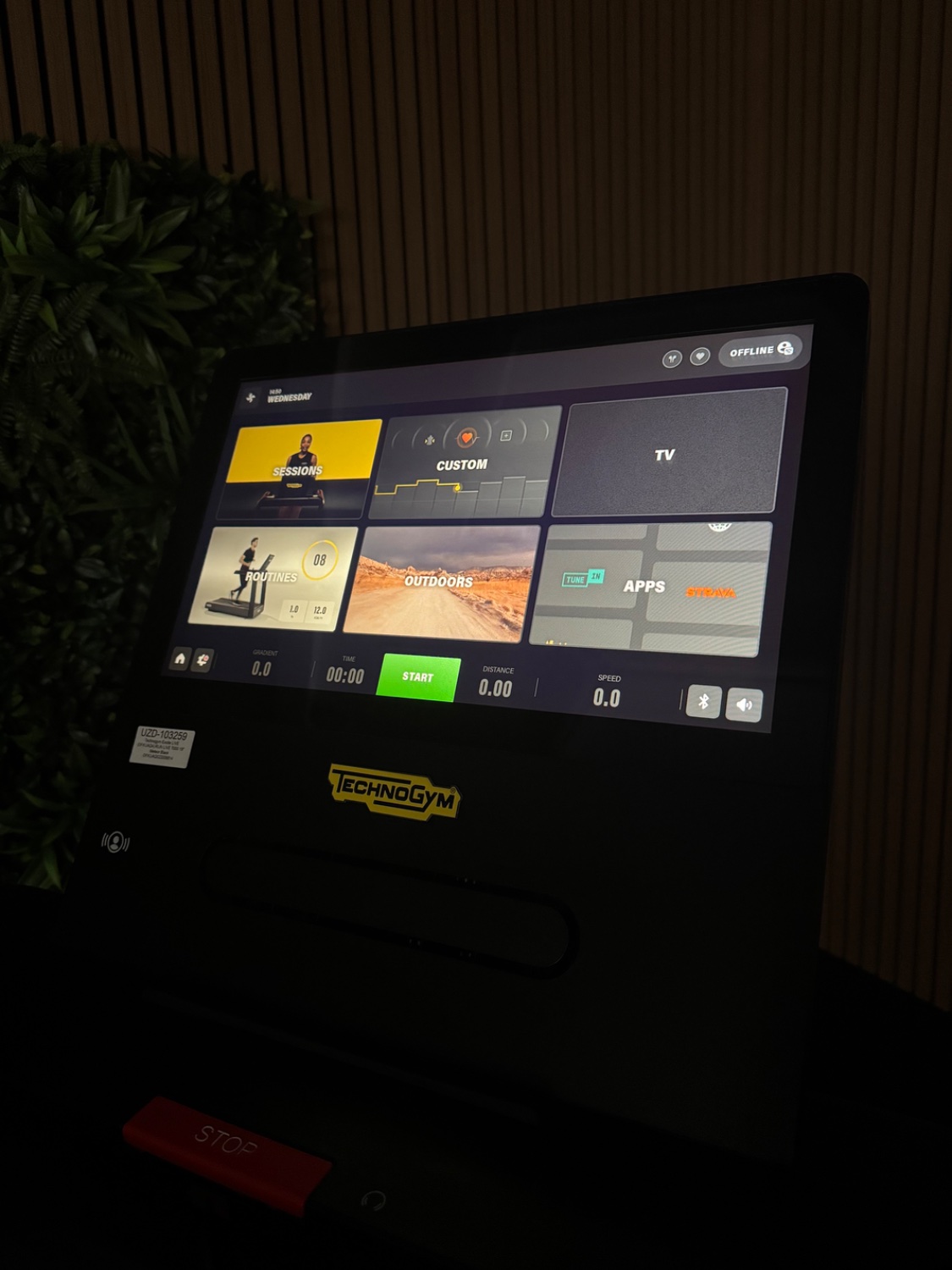 Technogym Excite LIVE (DFKUAQ4) RUN LIVE 7000 19" Meteor Black - Image 8