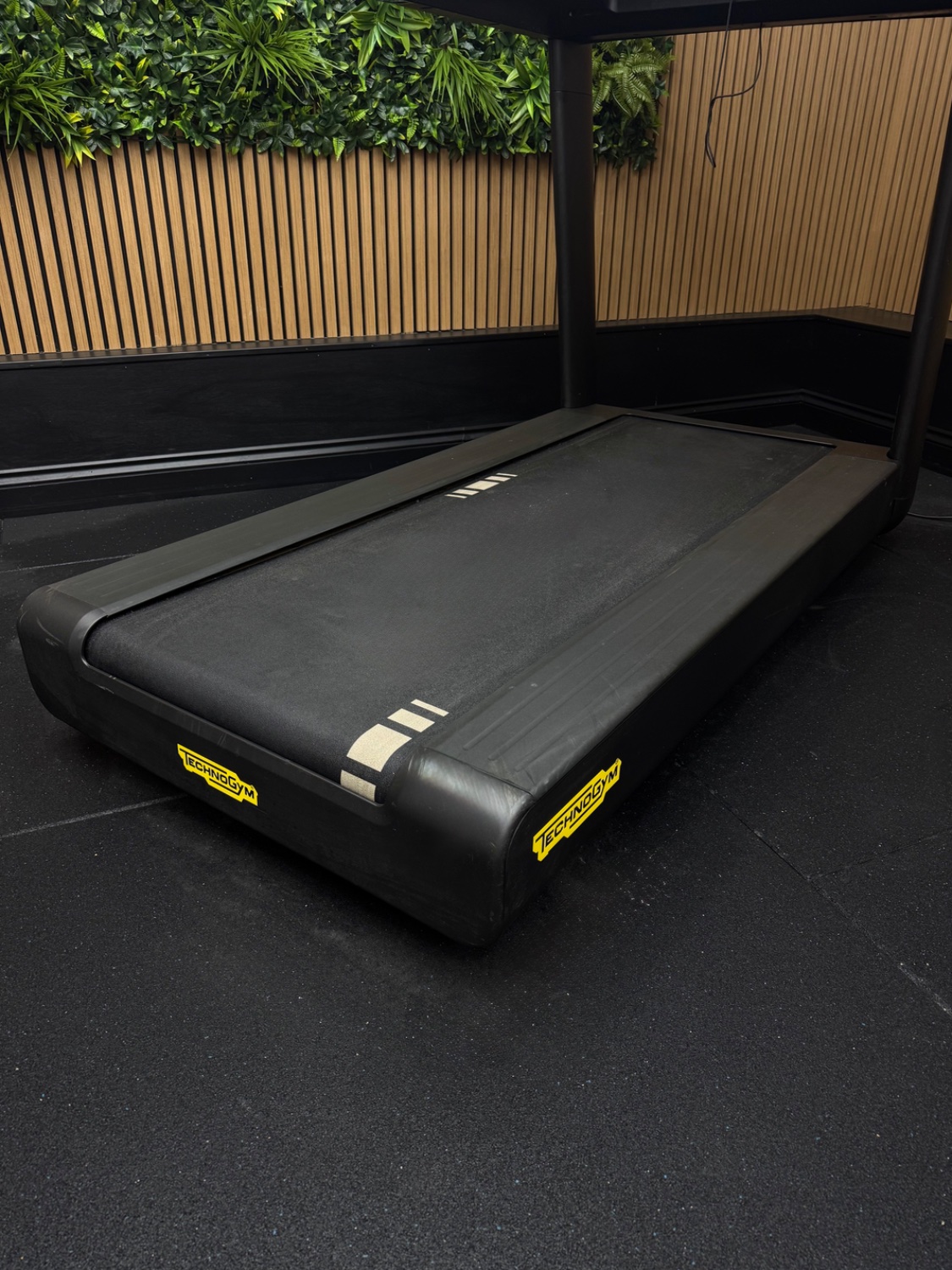 Technogym Excite LIVE (DFKUAQ4) RUN LIVE 7000 19" Meteor Black - Image 4