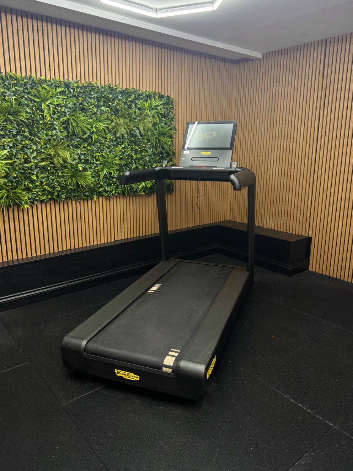Technogym Excite LIVE (DFKUAQ4) RUN LIVE 7000 19" Meteor Black
