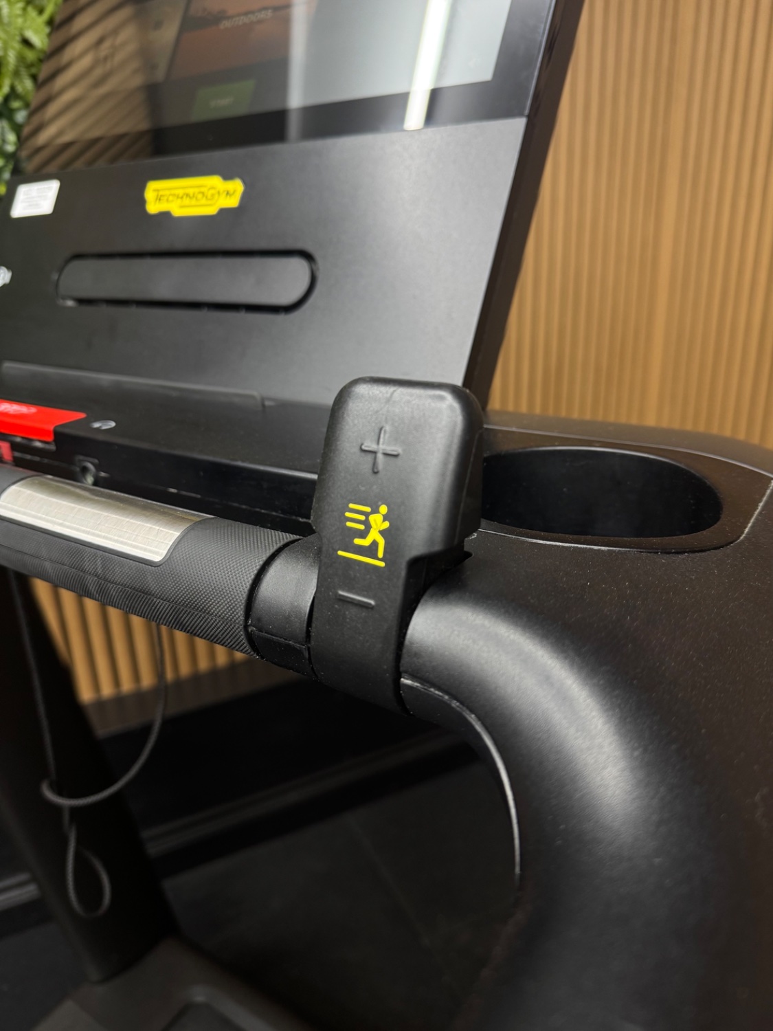 Technogym Excite LIVE (DFKUAQ4) RUN LIVE 7000 19" Meteor Black - Image 5